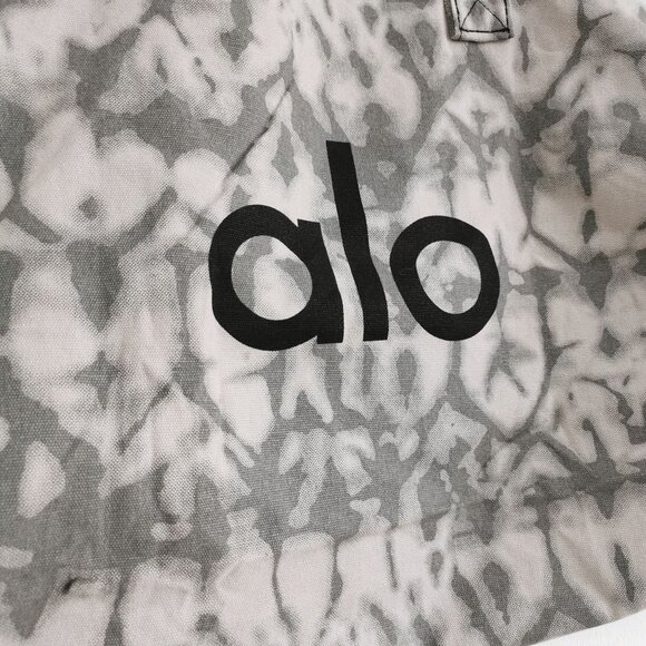 Alo Yoga Large Gray Canvas Gym Bag Travel Training Carry-On - Picture 2 of 3